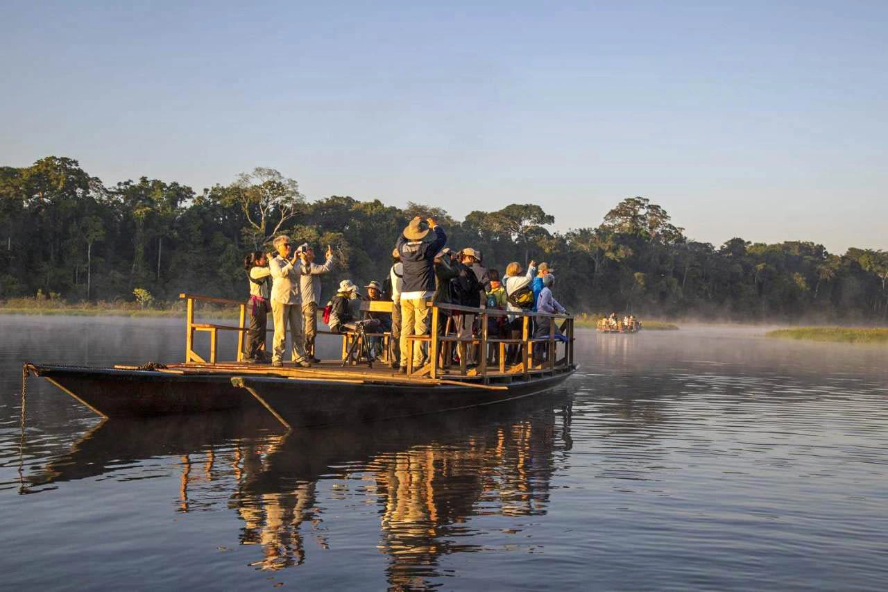 Turistas en Puerto Maldonado, región de Madre de Dios para construir una casa de campo en Perú