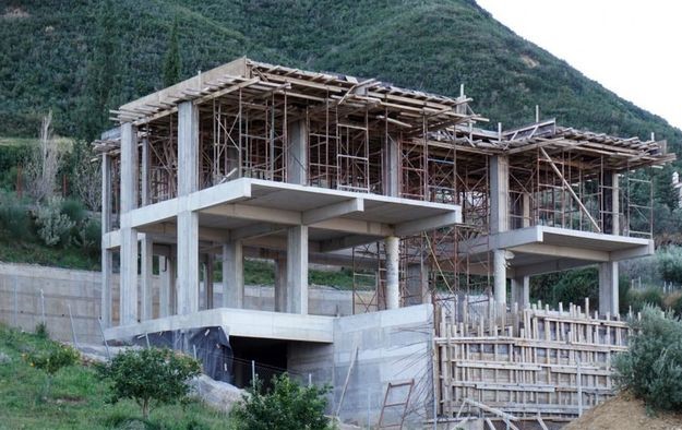 Construcción edificio familiar